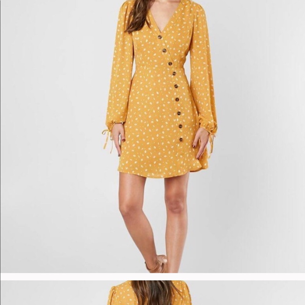 Buckle yellow dress